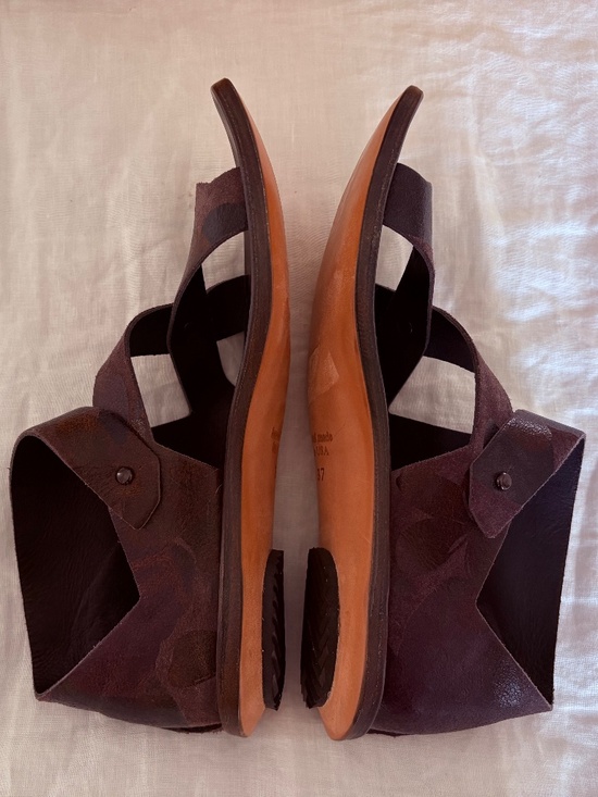 Cydwoq Shoes - Cydwoq purple Ocelot handmade leather sandals, size 37.